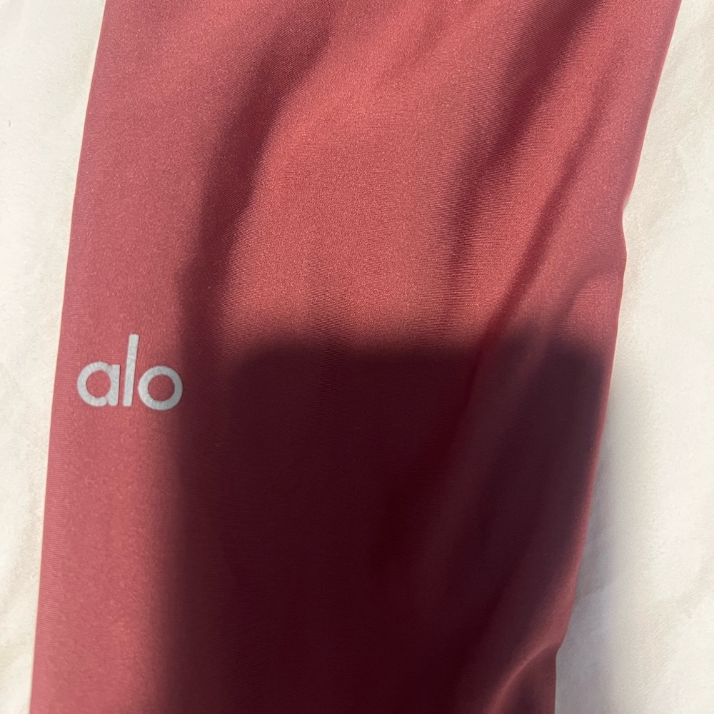 ALO Yoga Leggings in Deep Rose